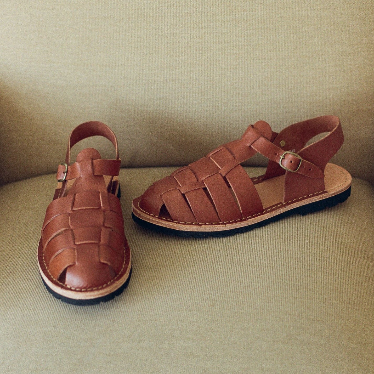 TEAK SANDALS - TOBACCO