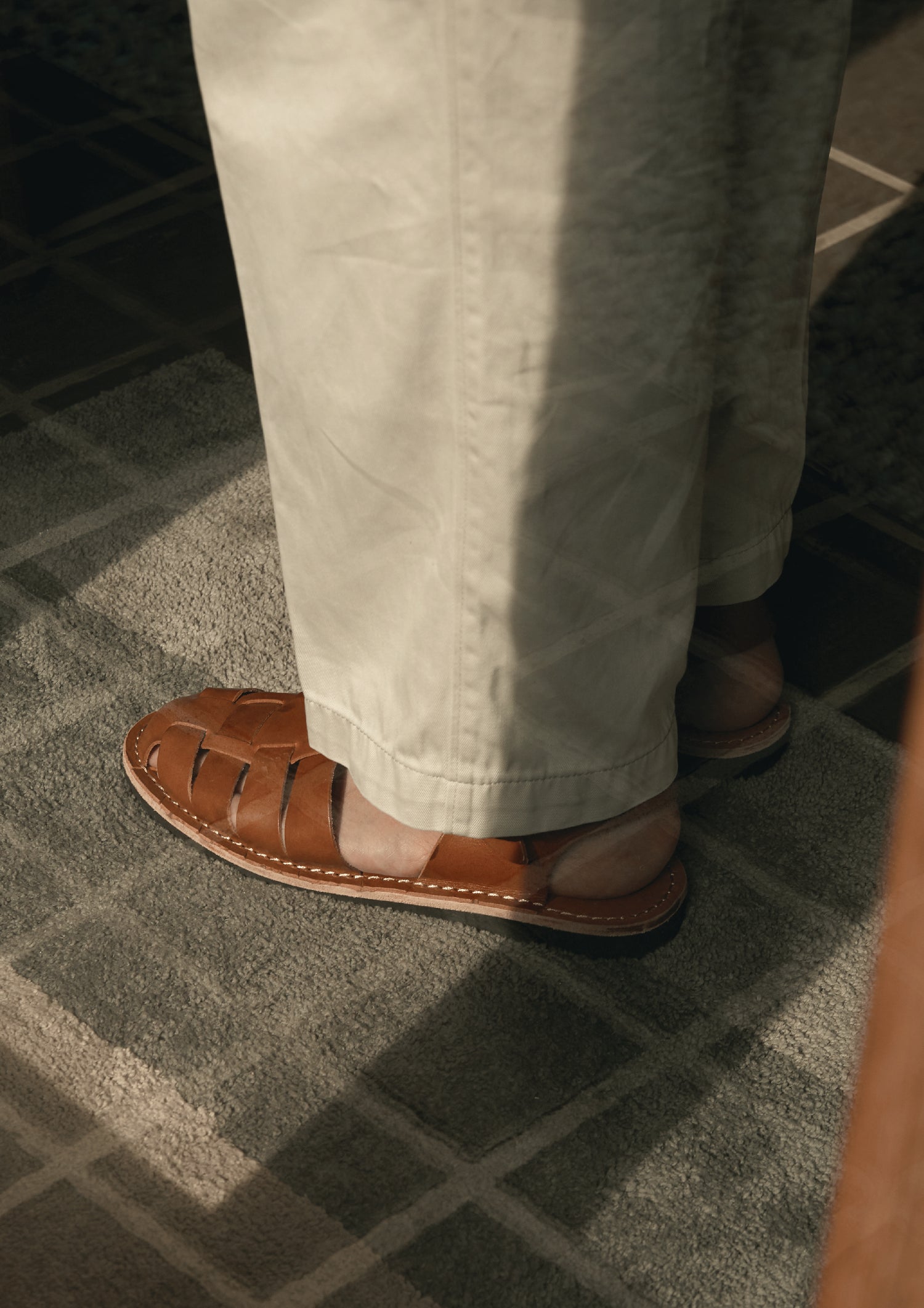 TEAK SANDALS - TOBACCO